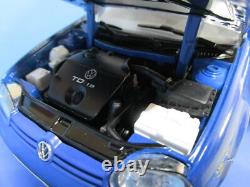 AR657 Revell 1/18 Blue VW Volkswagen Golf GTI Ref. 08862 Very Good Condition