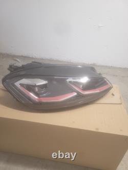 Volkswagen Golf 7.5 GTI right front headlight