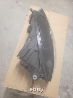 Volkswagen Golf 7.5 GTI right front headlight