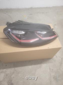 Volkswagen Golf 7.5 GTI right front headlight